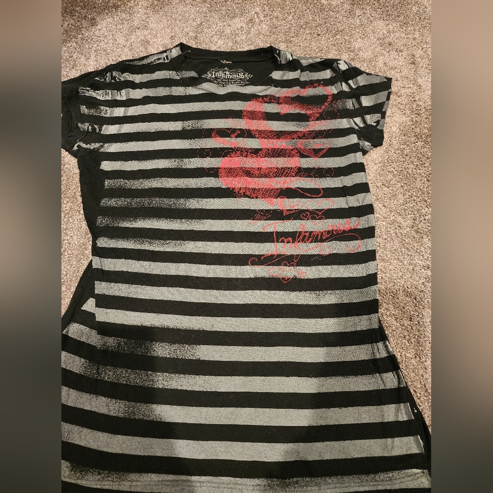Infamous tee